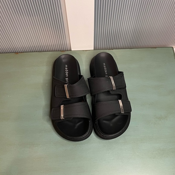 Women’s size 6 Steve Madden two strap black slides - Picture 2 of 4